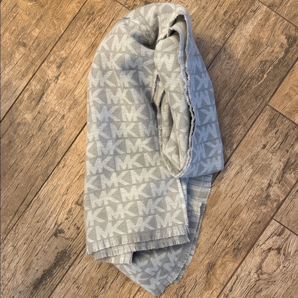 Grey scarf